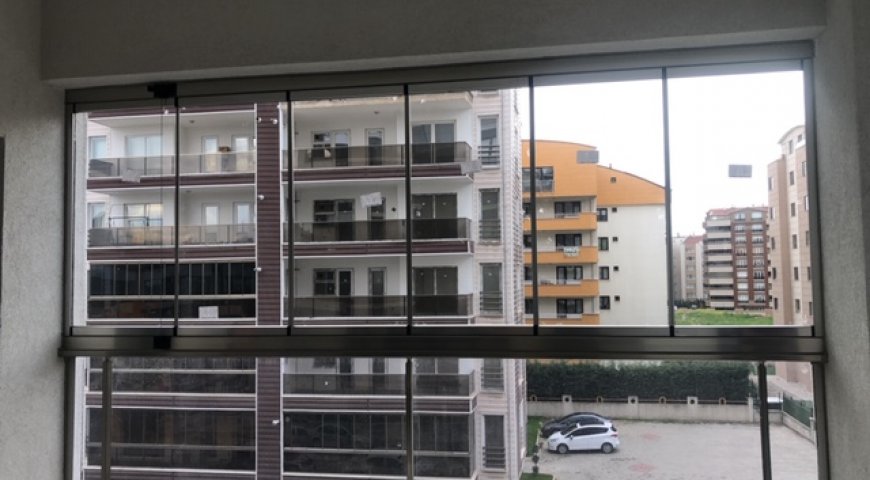 KATLANIR CAM BALKON